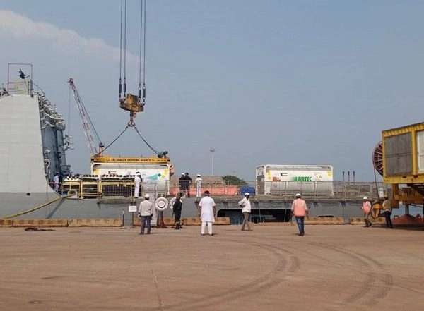 World News | INS Kolkata Carrying Liquid Medical Oxygen, Oxygen Cylinders from Kuwait, Qatar Arrives in India