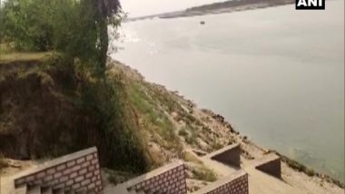 Human Corpses Float, Pile Up at Ganga Bank in Uttar Pradesh A Day After Bodies of COVID-19 Patients Seen in Bihar’s Ganga River