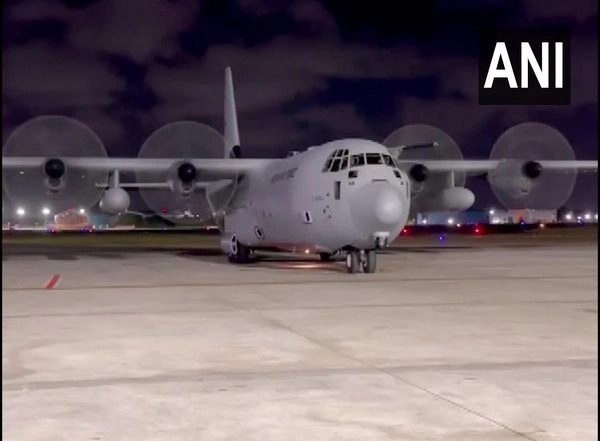 India News | COVID-19: Four IAF Aircraft Arrive in Chennai with Oxygen Cylinders from Singapore