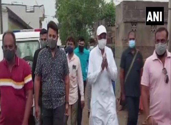 India News | Cyclone Tauktae: Cabinet Minister Bavaliya Visits Amreli to Take Stock of Preparedness