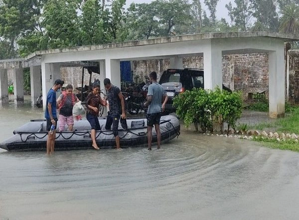 India News | Cyclone Yaas: 7 Navy Teams Undertake Relief Operations in Bengal