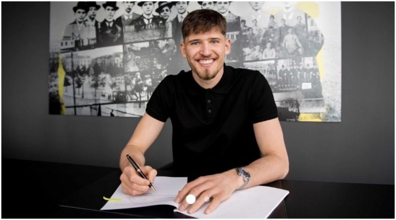 Borussia Dortmund Sign Goalkeeper Swiss Goalkeeper Gregor Kobel From Stuttgart