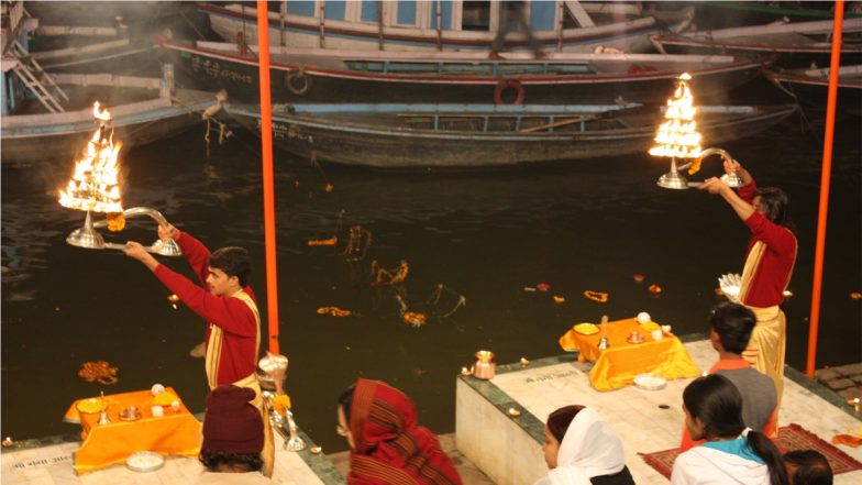 Ganga Maiya Ki Aarti Video for Ganga Saptami 2021: Watch Ganga Aarti Bhajan To Celebrate Ganga Jayanti