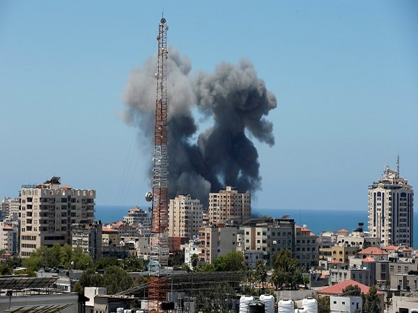 Gaza Journalist Runs For Cover After Neighbouring Building Gets Hit By Airstrike During Live Coverage (Watch Video)