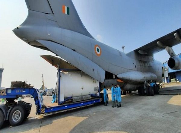 India News | COVID-19 Crisis: IAF Airlifts 3 Empty Cryogenic Oxygen Containers to Kuwait for Refilling