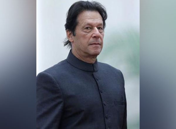 Lata Mangeshkar Dies: Pakistan PM Imran Khan Expresses Condolences Over Demise of Veteran Singer