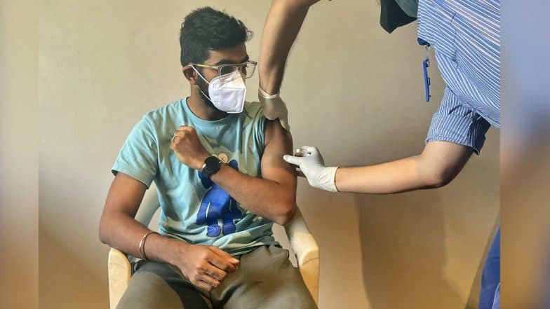 Jasprit Bumrah Gets Vaccinated, Urges Everyone To Stay Safe Amid the Second Wave of COVID-19 Pandemic