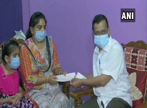 India News | Arvind Kejriwal Gives Rs 1 Cr Aid to Family of Teacher Who Succumbed to Covid