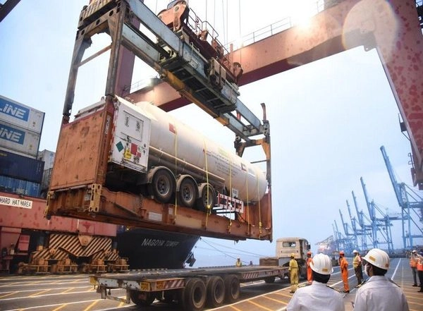 Liquid Medical Oxygen, Oxygen Cylinders Arrive at Mumbai Port from Kuwait