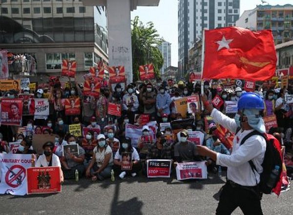 World News | Time for Businesses in Myanmar to Take Stand on Rights Violations: UN Experts