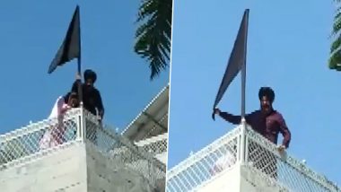 Navjot Singh Sidhu Puts A Black Flag At His Residence In Support Of Farmers Protesting Against The Three Farm Laws (Watch Video)