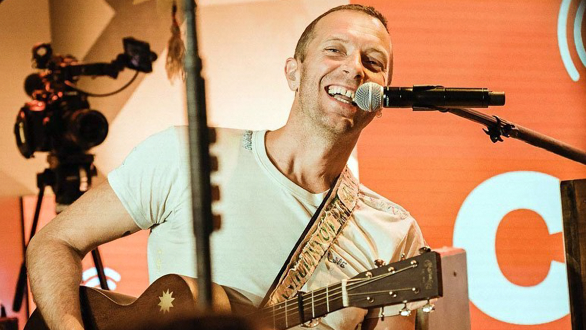 Coldplay's Chris Martin Calls Rihanna 'Best Singer Of All Time'