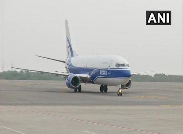 India Receives Sputnik V COVID-19 Vaccines From Russia, First Lot Arrives in Hyderabad (Watch Video)