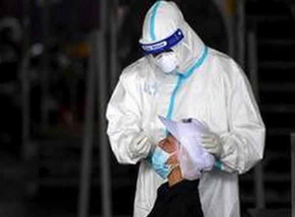 World News | Iran Reports 19,272 New COVID-19 Cases, 2,499,077 in Total