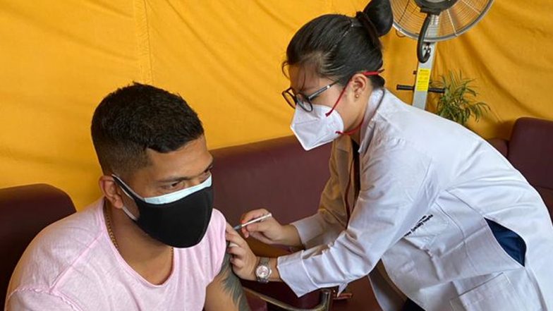 Umesh Yadav Receives Vaccine for COVID-19, Thanks Healthcare Workers and Urges Everyone To Get Vaccinated