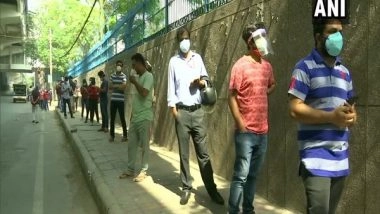 India News | Long Queue Outside Vaccination Centres After Delhi Commences Inoculation for People B/w 18-44 Years