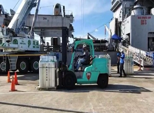 India News | COVID-19: Indian Navy Ships Carrying Medical Supplies to Arrive in Visakhapatnam, Mumbai, New Mangalore Today