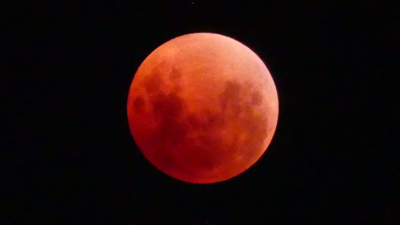 Rare Super Flower Blood Moon Eclipse 2021 Live Streaming Video: Watch Supermoon Meet Total Lunar Eclipse Adorning The Sky In Sydney, Beijing, Manila and Tokyo