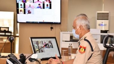 India News | Delhi Police Commissioner Interacts with COVID-19 Positive Cops in Wellness Seminar