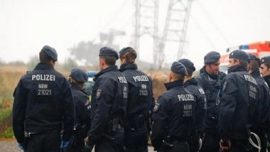 World News | About 100 Police Officers Injured in Clashes with May Day Demonstrators in Berlin