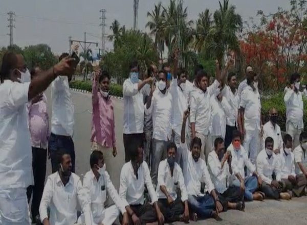 India News | Land Grabbing Allegation: Etela Rajender's Supporters Stage Protest in Telangana