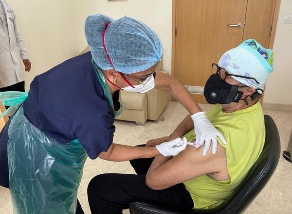 Amitabh Bachchan Gets the Second Dose of COVID-19 Vaccine, Says 'Doosra Bhi Ho Gaya'