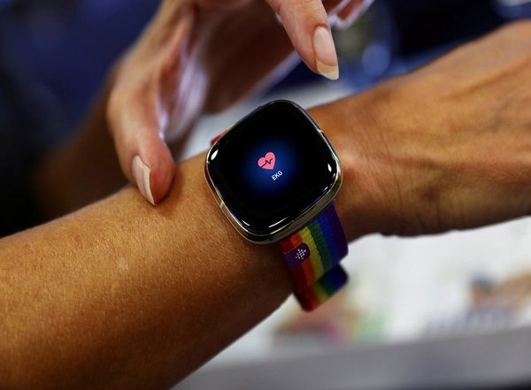 Tech News | Fitbit to Introduce Snoring Detection to Its Devices