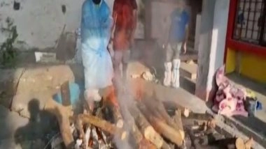 India News | Darjeeling BJP MLA Joins Cremation of Two COVID-19 Victims, Alleges Volunteers Were Threatened