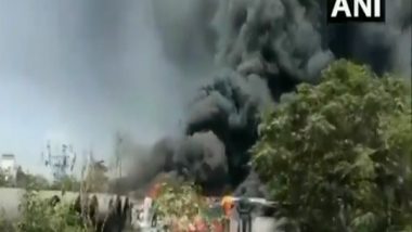 Maharashtra: Massive Fire Breaks Out in Chemical Tanker Kept Outside Sinay Company in Palghar, Thick Smoke Engulfs Area (Watch Video)