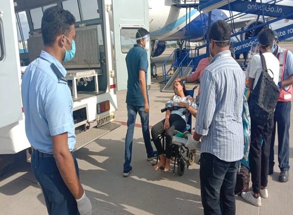 Indigo Flight Makes Emergency Landing at Andhra Pradesh's Gannavaram Airport After Passenger Falls Ill