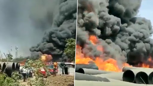 Palghar Fire: Chemical Tanker, Kept Outside Sinay Company in Boisar-Tarapur MIDC Area, Catches Fire; Thick Smoke Engulfs Area (Watch Video)