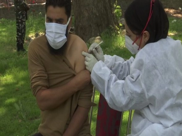 44 Open-Air Vaccination Centres Set Up in Srinagar for People Between Age Group 18–44 Years