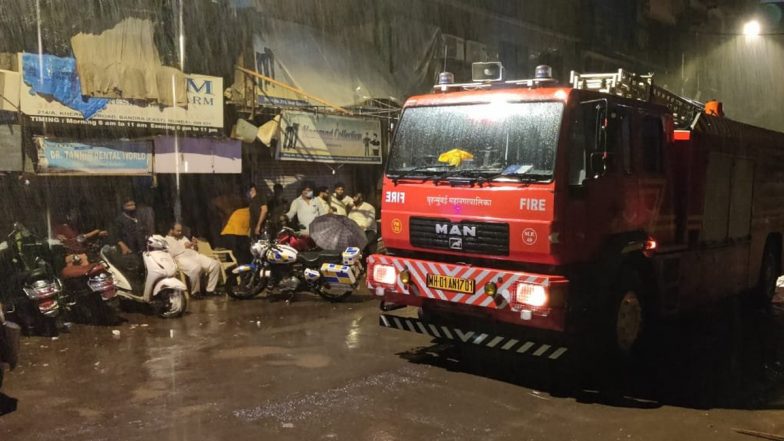 Mumbai Building Collapse: Portion of Building Collapses in Bandra, 1 Dead, 5 Injured