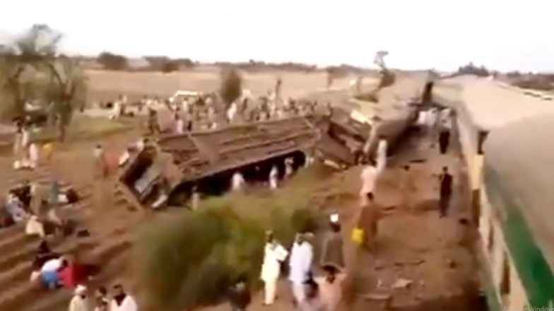  Pakistan: 36 Killed, 50 Others Injured After Two Passenger Trains Collide in Sindh Province
