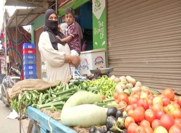 India News | To Earn a Living After Husband's Death, Hyderabad Woman Starts Selling Vegetables