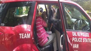 India News | Delhi Police's COVI Van Initiative Helps 81-year-old Woman Get Vaccinated Against COVID-19