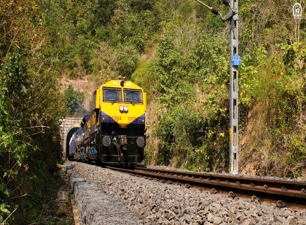 India News | Passengers Coming from Maharashtra to Karnataka Need Negative RT-PCR Result or Certificate of One Vaccine Dose