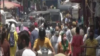 India News | Huge Crowds Throng Jammu's Old City Market, Flout Covid Safety Protocols