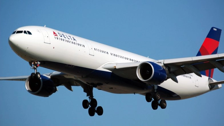 Delta Air Lines Flight from Los Angeles to Atlanta Diverted to Oklahoma After Passenger Threatens to 'Take The Plane Down' (Watch Video)