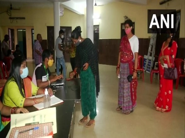 COVID-19 Vaccination Drive For Transgender Community Held in Odisha's Bhubaneswar