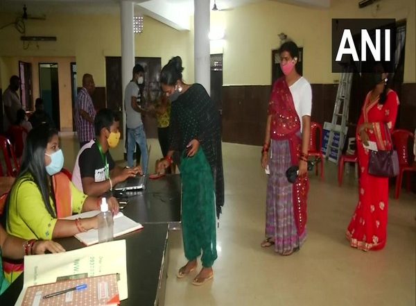COVID-19 Vaccination Drive For Transgender Community Held in Odisha's Bhubaneswar