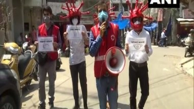 India News | Volunteers Wear Virus-shaped Helmets to Create Awareness About Following Covid Protocols in Jammu