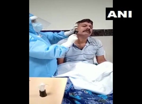 Odisha: Healthcare Workers Braid Hair, Shave Beard of COVID-19 Patients in Ganjam