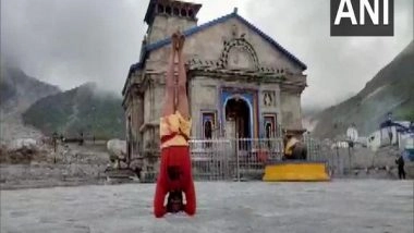 India News | Priest Stands in Sirsasana Outside Kedarnath Temple, Demands Disbanding Uttarakhand's Char Dham Board