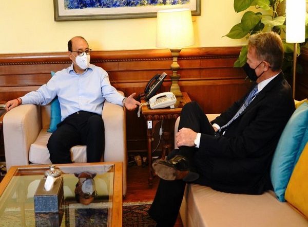 World News | Shringla Meets US Envoy; Discusses India-US Relations, Cooperation in Combating COVID