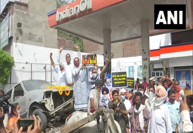 India News | Congress Holds Nationwide Protest Against Rising Fuel Prices