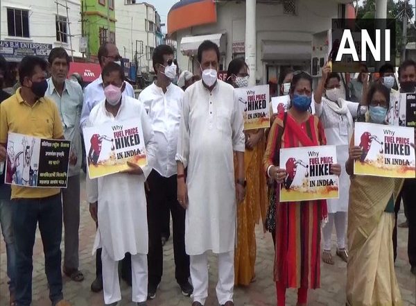 Fuel Price Hike: Tripura Congress Holds Protest in Agartala Over Continuous Rise in Petrol and Diesel Prices