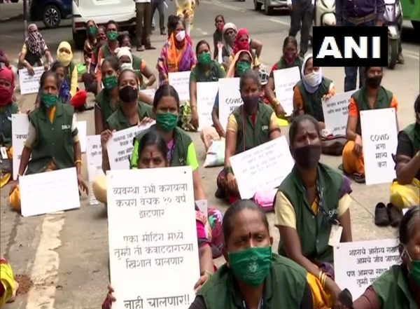 India News | Maharashtra: Sanitation Workers Stage Protest in Pune Demanding Contract Extension, Insurance