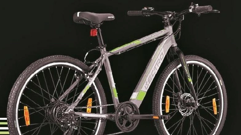 Man Rides Cycle to His Wedding Venue as Mark of Protest Against High Fuel Price in Bhubaneswar 