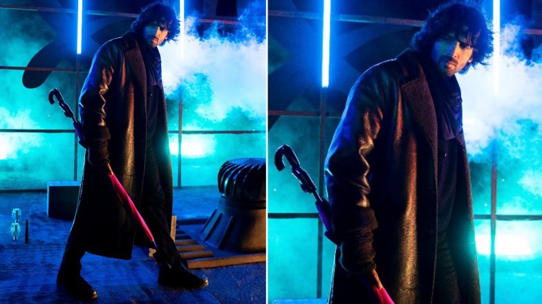 Kartik Aaryan Calls Himself The Umbrella Man, Shares an Enticing Picture Looking All Sexy!